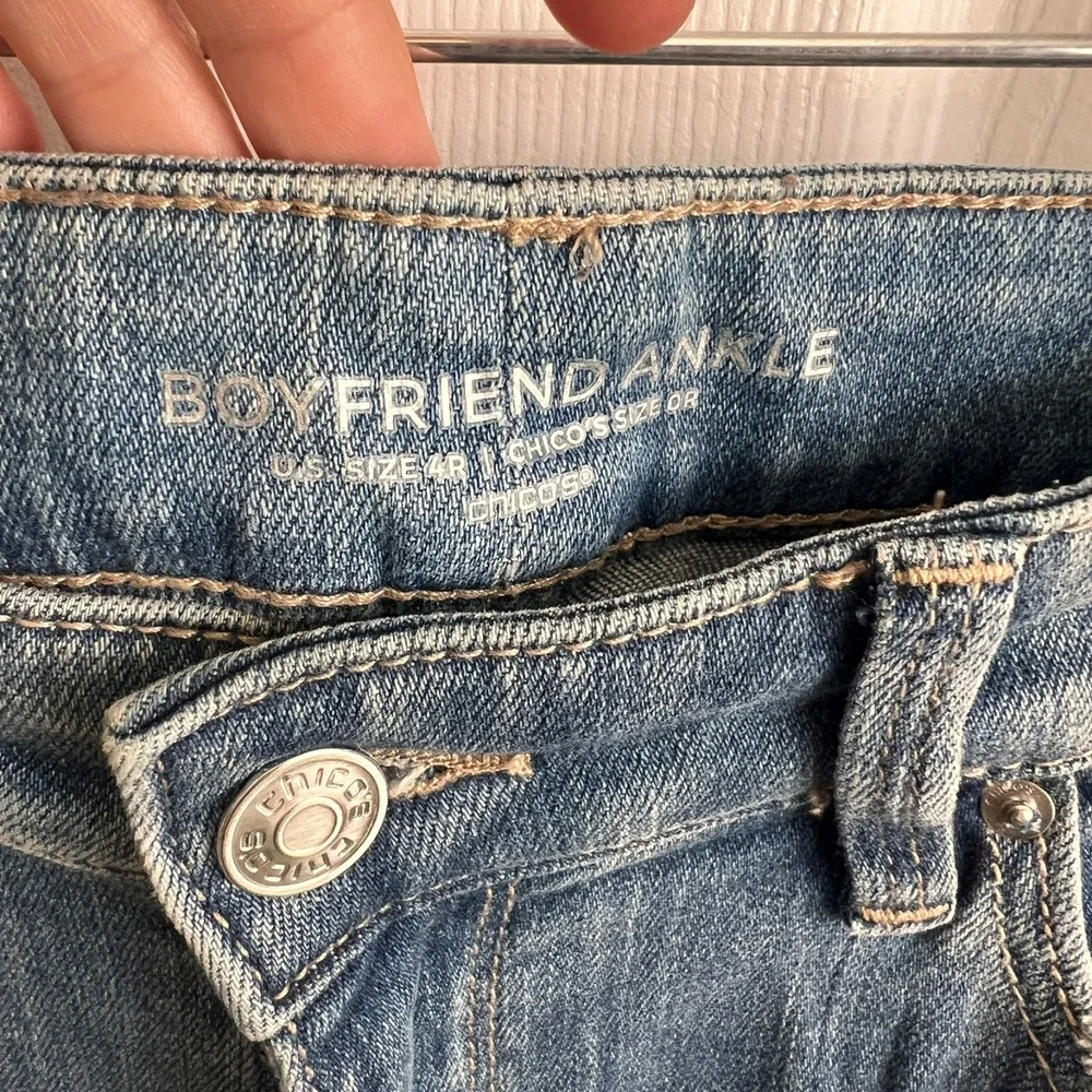 Chico's Floral Embroidered Denim Jeans Boyfriend Ankle‎ Light Wash Size 4R